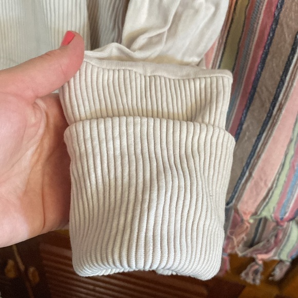 Garbe Los Angeles  turtle neck cream color ribbed sweater size small - Picture 3 of 9